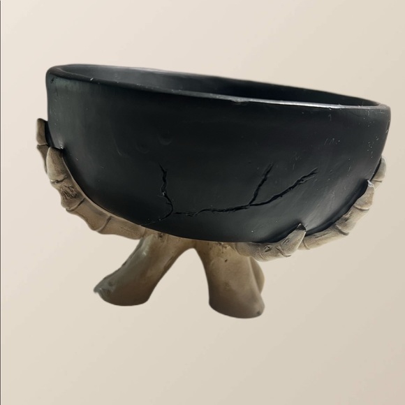 Skeletons hand candy bowl - Picture 2 of 5